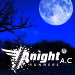 Logotipo de Night Runners A.C. con una luna llena de fondo y un cielo nocturno azul.