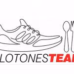 Logotipo del equipo Glotones Team, que muestra un dibujo de un tenis junto a un cuchillo, un tenedor y una cuchara. El nombre del equipo está escrito abajo, con "TEAM" en letras rojas.