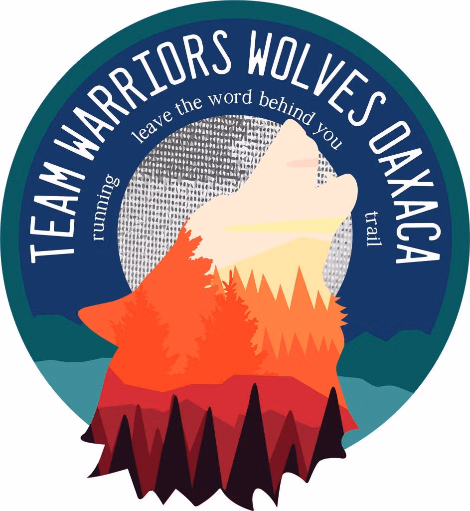 Logotipo del equipo Team Warriors Wolves Oaxaca con la imagen de un lobo aullando, montañas y árboles en tonos rojos y anaranjados, acompañado del texto "running leave the word behind you trail".