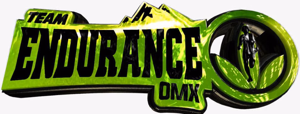 Logotipo del equipo Team Endurance OMX, con un diseño verde brillante, montañas estilizadas y la silueta de un corredor en movimiento.
